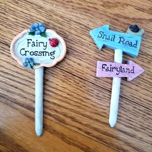 Fairies Gnome Arrow Sign Tree Small Inside Outside‎ Decor 5" Garden or Display 2